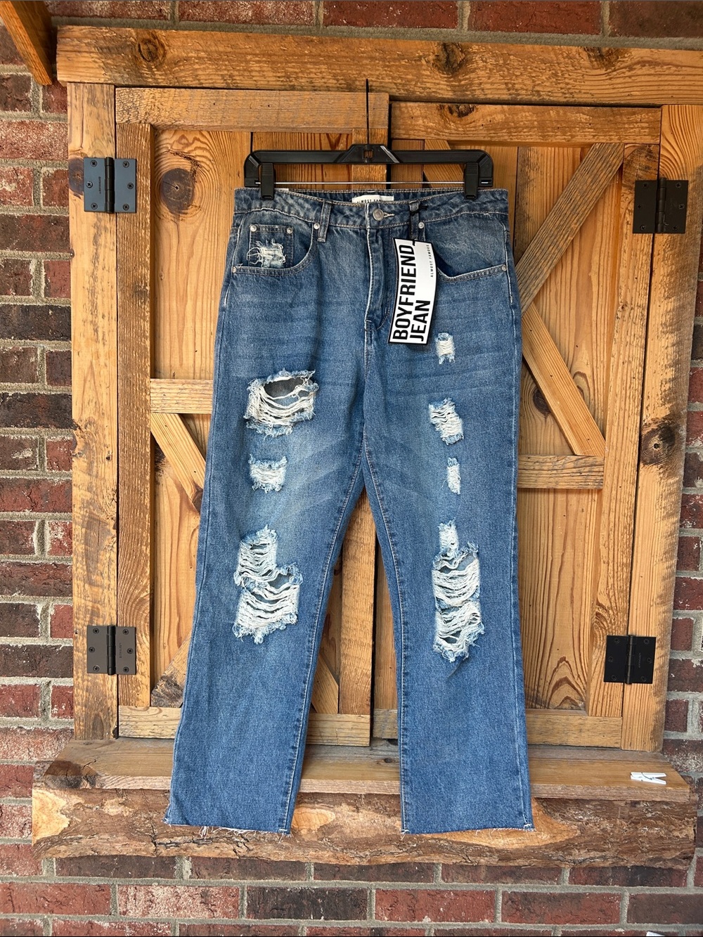 Women’s Almost Famous Distressed Boyfriend Jeans-Y2K style size 9/25in inseamNWT